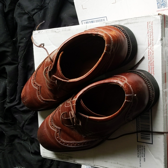 Johnston and Murphy brown wingtip shoes - 9.5 - Picture 2 of 4